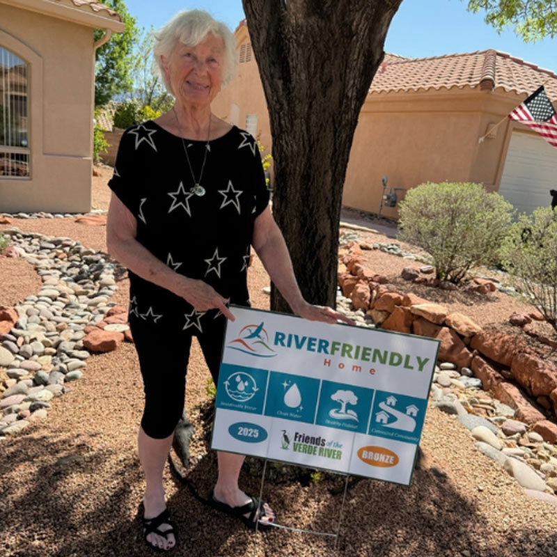 Anna May Cory receives from Christian Del Rio the Chamber "Volunteer of the Year" Award Anna May Cory receives from Christian Del Rio the Chamber "Volunteer of the Year" Award